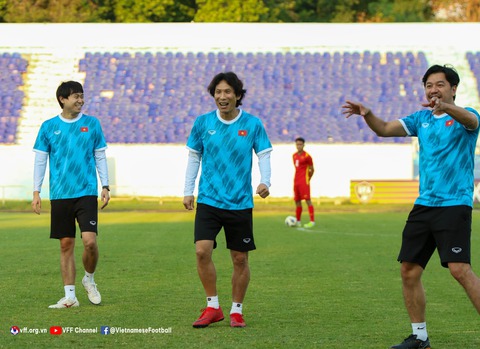 U23 Việt Nam tập buổi đầu tiên tại Uzbekistan, chuẩn bị cho trận gặp U23 Thái Lan - Ảnh 2. U23 Việt Nam tập buổi đầu tiên tại Uzbekistan, chuẩn bị cho trận gặp U23 Thái Lan - Ảnh 2.