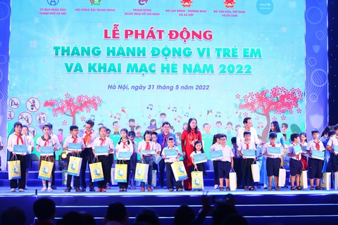 Thủ tướng: Xã hội phải lên án mạnh mẽ và xử nghiêm hành vi sai trái với trẻ em - Ảnh 3. Thủ tướng: Xã hội phải lên án mạnh mẽ và xử nghiêm hành vi sai trái với trẻ em - Ảnh 3.
