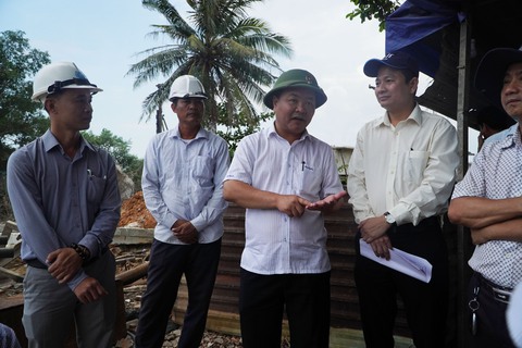 Cận cảnh hai cây cầu hàng trăm tỉ chậm tiến độ - Ảnh 2. Cận cảnh hai cây cầu hàng trăm tỉ chậm tiến độ - Ảnh 2.