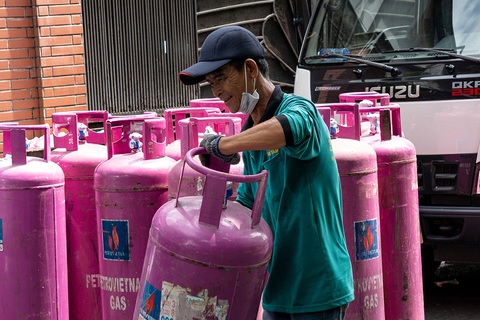 Tin sáng 1-8: Giá gas giảm 18.000 đồng loại bình 12kg; Bắc Bộ vào cao điểm mưa to - Ảnh 2. Tin sáng 1-8: Giá gas giảm 18.000 đồng loại bình 12kg; Bắc Bộ vào cao điểm mưa to - Ảnh 2.