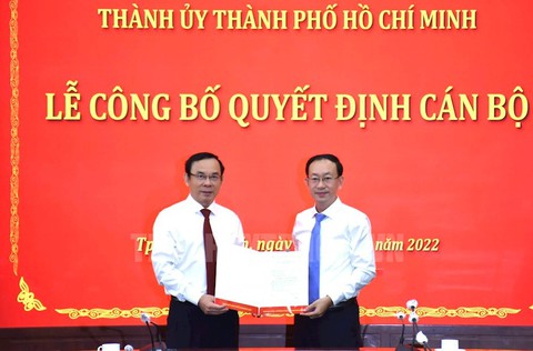 Phó chánh Văn phòng Thành ủy TP.HCM làm bí thư Quận ủy quận 4 - Ảnh 2. Phó chánh Văn phòng Thành ủy TP.HCM làm bí thư Quận ủy quận 4 - Ảnh 2.