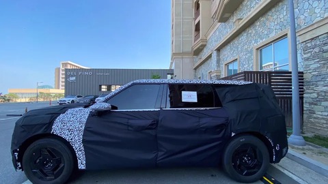 Kia EV9 lần đầu lộ diện ngoài đời thực - SUV điện lấy khách từ Toyota Land Cruiser - Ảnh 3. Kia EV9 lần đầu lộ diện ngoài đời thực - SUV điện lấy khách từ Toyota Land Cruiser - Ảnh 3.