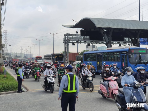 Không thay đổi phương án phân luồng giao thông tại trạm thu phí xa lộ Hà Nội - Ảnh 2. Không thay đổi phương án phân luồng giao thông tại trạm thu phí xa lộ Hà Nội - Ảnh 2.