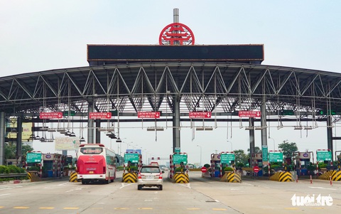 Cao tốc thu phí không dừng, không nhận tiền mặt - Ảnh 1. Cao tốc thu phí không dừng, không nhận tiền mặt - Ảnh 1.