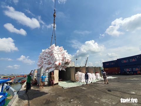 Tin sáng 31-5: Thêm 13.400 doanh nghiệp mới; Thu hồi số đăng ký 5 loại thuốc nhập khẩu - Ảnh 1. Tin sáng 31-5: Thêm 13.400 doanh nghiệp mới; Thu hồi số đăng ký 5 loại thuốc nhập khẩu - Ảnh 1.