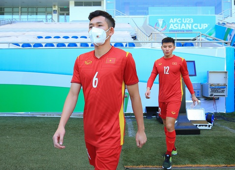 U23 Việt Nam tham quan sân đấu U23 Thái Lan, tập luyện dưới nắng gắt - Ảnh 1. U23 Việt Nam tham quan sân đấu U23 Thái Lan, tập luyện dưới nắng gắt - Ảnh 1.