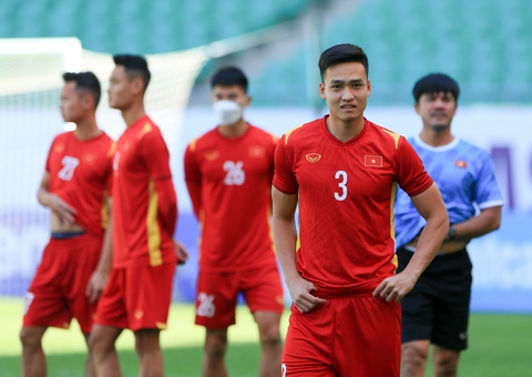 U23 Việt Nam tham quan sân đấu U23 Thái Lan, tập luyện dưới nắng gắt - Ảnh 3. U23 Việt Nam tham quan sân đấu U23 Thái Lan, tập luyện dưới nắng gắt - Ảnh 3.