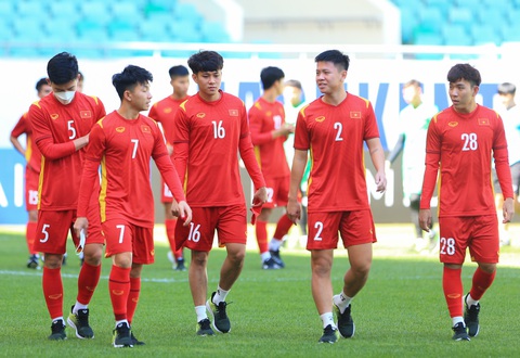 U23 Việt Nam tham quan sân đấu U23 Thái Lan, tập luyện dưới nắng gắt - Ảnh 2. U23 Việt Nam tham quan sân đấu U23 Thái Lan, tập luyện dưới nắng gắt - Ảnh 2.