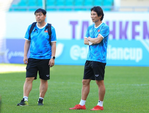 U23 Việt Nam tham quan sân đấu U23 Thái Lan, tập luyện dưới nắng gắt - Ảnh 4. U23 Việt Nam tham quan sân đấu U23 Thái Lan, tập luyện dưới nắng gắt - Ảnh 4.