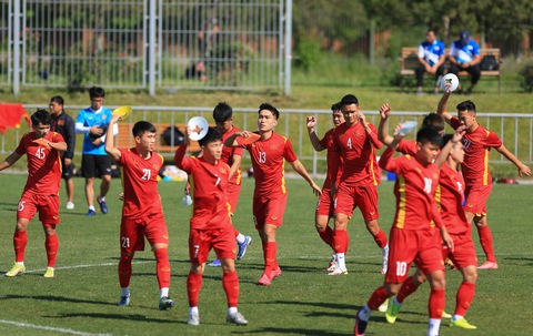 U23 Việt Nam tham quan sân đấu U23 Thái Lan, tập luyện dưới nắng gắt - Ảnh 5. U23 Việt Nam tham quan sân đấu U23 Thái Lan, tập luyện dưới nắng gắt - Ảnh 5.