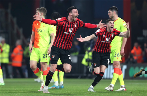 Tiền đạo dự bị đưa CLB Bournemouth trở lại Premier League - Ảnh 1. Tiền đạo dự bị đưa CLB Bournemouth trở lại Premier League - Ảnh 1.