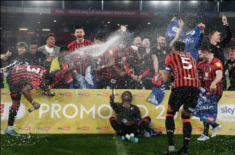 Tiền đạo dự bị đưa CLB Bournemouth trở lại Premier League - Ảnh 2. Tiền đạo dự bị đưa CLB Bournemouth trở lại Premier League - Ảnh 2.
