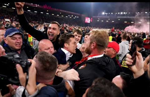 Tiền đạo dự bị đưa CLB Bournemouth trở lại Premier League - Ảnh 3. Tiền đạo dự bị đưa CLB Bournemouth trở lại Premier League - Ảnh 3.