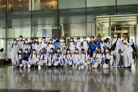 Tuyển bóng đá nữ Campuchia đã đến Việt Nam - Ảnh 1. Tuyển bóng đá nữ Campuchia đã đến Việt Nam - Ảnh 1.