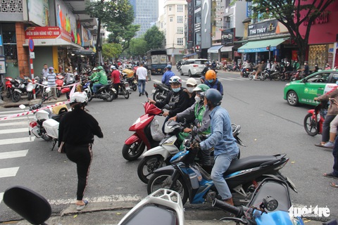 Tiểu thương chợ Hàn hoảng hồn vì thi thể bên hông chợ - Ảnh 2. Tiểu thương chợ Hàn hoảng hồn vì thi thể bên hông chợ - Ảnh 2.