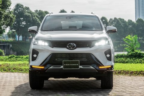 Toyota Fortuner 2022 tăng giá, thêm trang bị, quyết giành lại ngôi vương phân khúc - Ảnh 1. Toyota Fortuner 2022 tăng giá, thêm trang bị, quyết giành lại ngôi vương phân khúc - Ảnh 1.