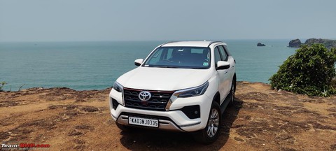 Chê tính năng ‘keo kiệt’, người dùng vẫn chọn Toyota Fortuner dù định mua BMW 3-Series - Ảnh 1. Chê tính năng ‘keo kiệt’, người dùng vẫn chọn Toyota Fortuner dù định mua BMW 3-Series - Ảnh 1.