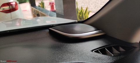 Chê tính năng ‘keo kiệt’, người dùng vẫn chọn Toyota Fortuner dù định mua BMW 3-Series - Ảnh 12. Chê tính năng ‘keo kiệt’, người dùng vẫn chọn Toyota Fortuner dù định mua BMW 3-Series - Ảnh 12.