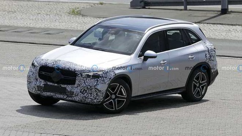 Mercedes-Benz GLC 2023 lộ diện rõ nét hơn: Kết hợp C-Class và S-Class, sẵn sàng đấu BMW X3 - Ảnh 2. Mercedes-Benz GLC 2023 lộ diện rõ nét hơn: Kết hợp C-Class và S-Class, sẵn sàng đấu BMW X3 - Ảnh 2.