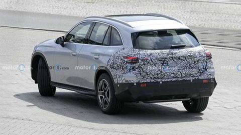 Mercedes-Benz GLC 2023 lộ diện rõ nét hơn: Kết hợp C-Class và S-Class, sẵn sàng đấu BMW X3 - Ảnh 1. Mercedes-Benz GLC 2023 lộ diện rõ nét hơn: Kết hợp C-Class và S-Class, sẵn sàng đấu BMW X3 - Ảnh 1.