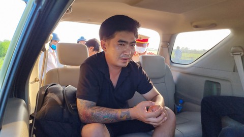 Bắt thanh niên dùng súng cướp taxi trên đường cao tốc Lộ Tẻ - Rạch Sỏi - Ảnh 1. Bắt thanh niên dùng súng cướp taxi trên đường cao tốc Lộ Tẻ - Rạch Sỏi - Ảnh 1.