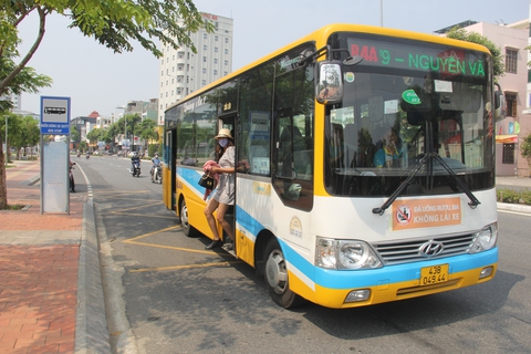 Xe buýt Đà Nẵng 5 năm vẫn đói khách - Ảnh 1. Xe buýt Đà Nẵng 5 năm vẫn đói khách - Ảnh 1.