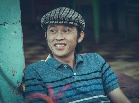 Hoài Linh đi diễn hài hội chợ; Hoàng Thùy Linh, Karik, OnlyC cổ vũ SEA Games 31 - Ảnh 2. Hoài Linh đi diễn hài hội chợ; Hoàng Thùy Linh, Karik, OnlyC cổ vũ SEA Games 31 - Ảnh 2.