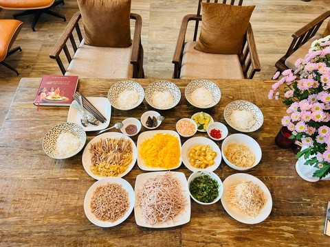 Cuối tuần nấu bún thang đúng chuẩn kiểu anh Tiến - Ảnh 1. Cuối tuần nấu bún thang đúng chuẩn kiểu anh Tiến - Ảnh 1.