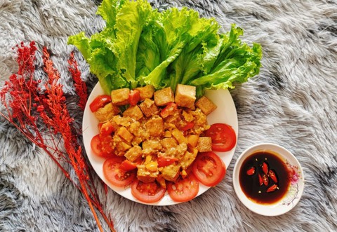Đậu hũ chiên giòn sốt trứng muối: nói món chay cũng đúng, nói món mặn không sai - Ảnh 5. Đậu hũ chiên giòn sốt trứng muối: nói món chay cũng đúng, nói món mặn không sai - Ảnh 5.