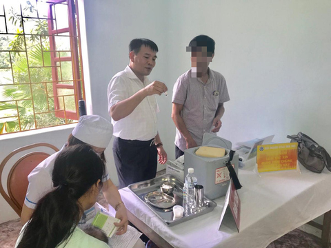 Giám đốc CDC Hà Giang và hai cấp dưới thừa nhận cầm 770 triệu đồng lót tay của Việt Á - Ảnh 1. Giám đốc CDC Hà Giang và hai cấp dưới thừa nhận cầm 770 triệu đồng lót tay của Việt Á - Ảnh 1.