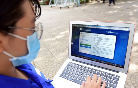 Ngày đầu đăng ký trực tuyến thi tốt nghiệp THPT: Muốn nhanh phải chuẩn bị giấy tờ, thông tin cá nhân - Ảnh 1. Ngày đầu đăng ký trực tuyến thi tốt nghiệp THPT: Muốn nhanh phải chuẩn bị giấy tờ, thông tin cá nhân - Ảnh 1.