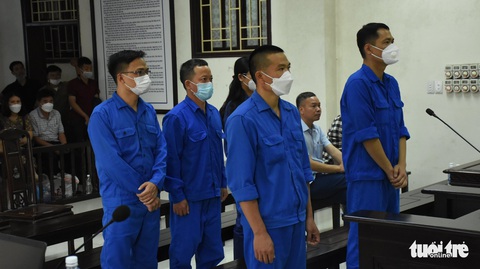 Nhóm cán bộ công an, viện kiểm sát huyện nhận án tù liên quan con nuôi Đường Nhuệ - Ảnh 1. Nhóm cán bộ công an, viện kiểm sát huyện nhận án tù liên quan con nuôi Đường Nhuệ - Ảnh 1.