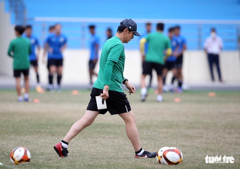 Xem đối thủ của U23 Việt Nam luyện tập trước ngày đụng độ - Ảnh 5. Xem đối thủ của U23 Việt Nam luyện tập trước ngày đụng độ - Ảnh 5.