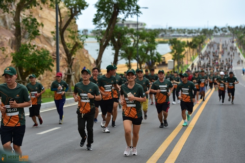Giải chạy MerryLand Quy Nhơn Run 2022 thu hút hơn 3.000 người tham dự - Ảnh 3. Giải chạy MerryLand Quy Nhơn Run 2022 thu hút hơn 3.000 người tham dự - Ảnh 3.