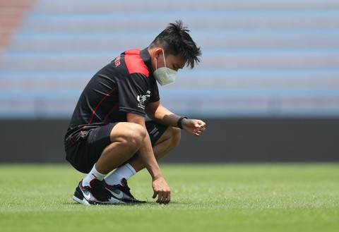 U23 Indonesia xem kỹ mặt sân Việt Trì trước khi đấu với U23 Việt Nam - Ảnh 6.