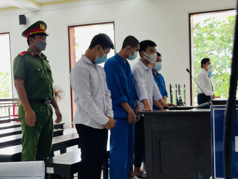 Xử vụ 4 thanh thiếu niên cướp tiền học sinh: Một bị cáo liên tục kêu oan - Ảnh 1. Xử vụ 4 thanh thiếu niên cướp tiền học sinh: Một bị cáo liên tục kêu oan - Ảnh 1.