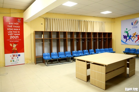 Sân Thiên Trường sáng đèn tới nửa đêm, chuẩn bị kỹ lưỡng cho SEA Games 31 - Ảnh 8. Sân Thiên Trường sáng đèn tới nửa đêm, chuẩn bị kỹ lưỡng cho SEA Games 31 - Ảnh 8.