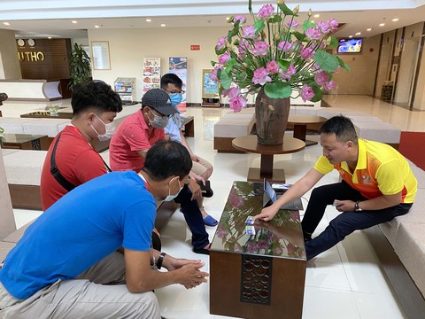 Phóng viên cũng sốt với thẻ vào sân trận Việt Nam - Indonesia - Ảnh 1. Phóng viên cũng sốt với thẻ vào sân trận Việt Nam - Indonesia - Ảnh 1.