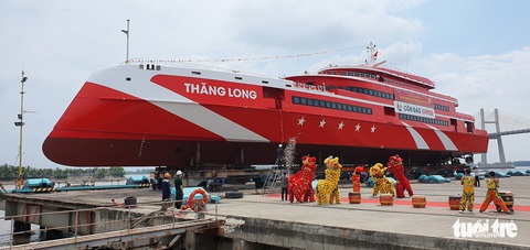 Hạ thủy siêu tàu cao tốc một thân lớn nhất Việt Nam, chở được 1.017 khách - Ảnh 1. Hạ thủy siêu tàu cao tốc một thân lớn nhất Việt Nam, chở được 1.017 khách - Ảnh 1.
