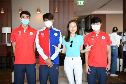 Nữ trưởng đoàn U23 Thái Lan đích thân hộ tống cầu thủ sang Việt Nam - Ảnh 1. Nữ trưởng đoàn U23 Thái Lan đích thân hộ tống cầu thủ sang Việt Nam - Ảnh 1.