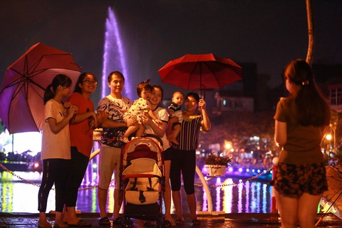 Tin sáng 7-5: Hà Nội mở lại phố đi bộ Trịnh Công Sơn; Cảnh báo dung dịch rửa tay giả - Ảnh 2. Tin sáng 7-5: Hà Nội mở lại phố đi bộ Trịnh Công Sơn; Cảnh báo dung dịch rửa tay giả - Ảnh 2.