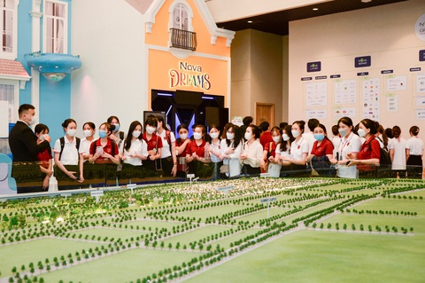 Sinh viên Nova College nâng tầm kỹ năng nhờ chương trình thực tập xịn xò - Ảnh 2. Sinh viên Nova College nâng tầm kỹ năng nhờ chương trình thực tập xịn xò - Ảnh 2.