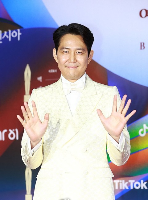 Lee Jun Ho, Kim Tae Ri - hai diễn viên Hàn Quốc đoạt giải Baeksang 2022 - Ảnh 3. Lee Jun Ho, Kim Tae Ri - hai diễn viên Hàn Quốc đoạt giải Baeksang 2022 - Ảnh 3.