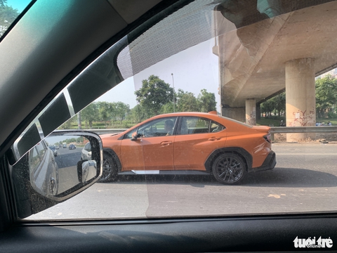 Subaru WRX 2022 chạy thử tại Việt Nam: Thêm kiểu dáng lạ, giấy dán kính hé lộ ngày mở bán - Ảnh 4. Subaru WRX 2022 chạy thử tại Việt Nam: Thêm kiểu dáng lạ, giấy dán kính hé lộ ngày mở bán - Ảnh 4.