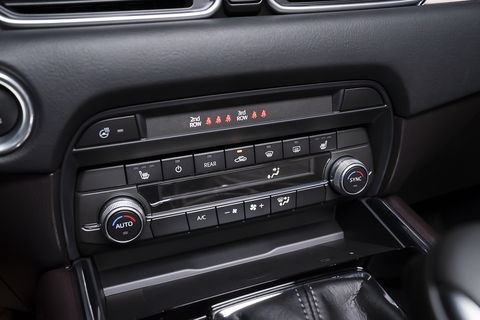 Mazda CX-8 2022 ra mắt Việt Nam, giá từ 1,079 tỉ đồng, thêm trang bị đấu Hyundai Santa Fe - Ảnh 10. Mazda CX-8 2022 ra mắt Việt Nam, giá từ 1,079 tỉ đồng, thêm trang bị đấu Hyundai Santa Fe - Ảnh 10.