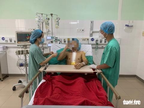 Bệnh viện Trung ương Huế lập hai kỷ lục ghép tim xuyên Việt - Ảnh 1. Bệnh viện Trung ương Huế lập hai kỷ lục ghép tim xuyên Việt - Ảnh 1.