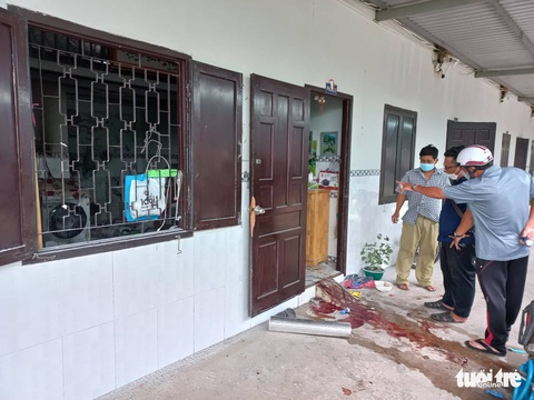 Nổ lớn trong căn trọ, người đàn ông văng ra ngoài trọng thương - Ảnh 1. Nổ lớn trong căn trọ, người đàn ông văng ra ngoài trọng thương - Ảnh 1.