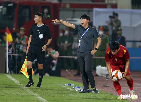 HLV Park Hang Seo cao tay ấn hơn HLV Shin Tae Yong - Ảnh 1. HLV Park Hang Seo cao tay ấn hơn HLV Shin Tae Yong - Ảnh 1.