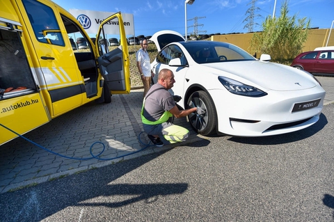 Xe điện có chi phí bảo dưỡng thấp hơn xe xăng, trừ lốp - Ảnh 1. Xe điện có chi phí bảo dưỡng thấp hơn xe xăng, trừ lốp - Ảnh 1.