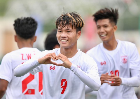 U23 Myanmar thắng kịch tính Timor Leste nhờ bàn thắng phút bù giờ - Ảnh 1. U23 Myanmar thắng kịch tính Timor Leste nhờ bàn thắng phút bù giờ - Ảnh 1.